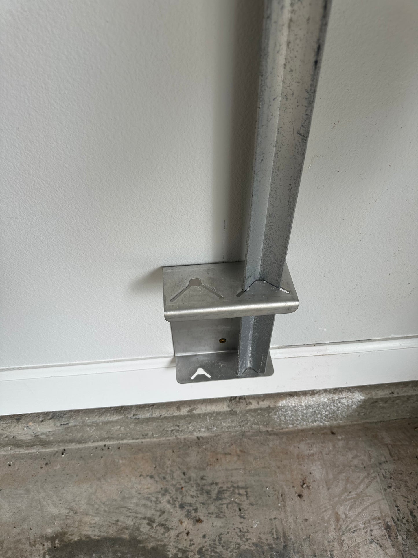 Double Sand Spike Wall Mount