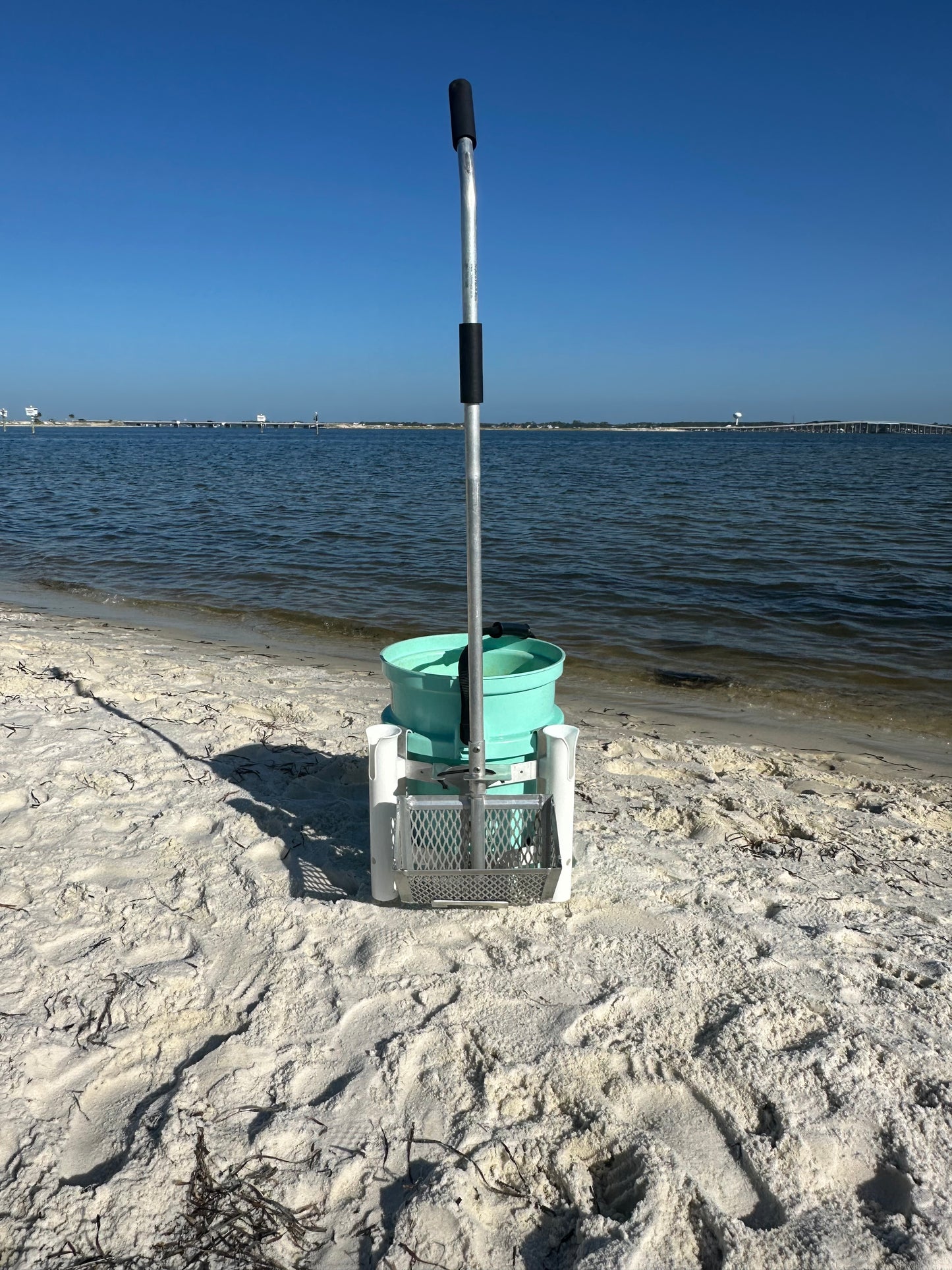 Sand Flea Rake Holder Accessory for YETI LoadOut Bucket Rod Holder