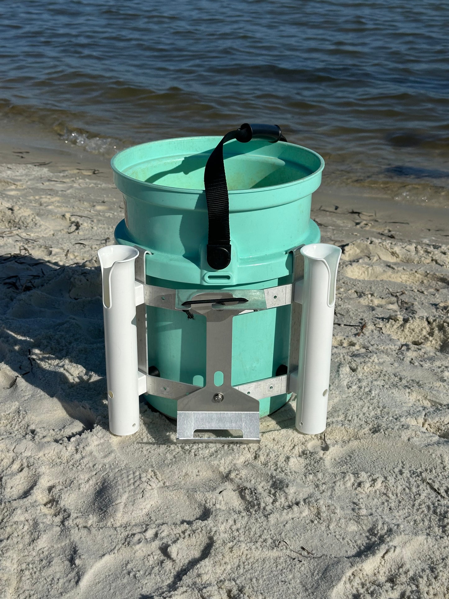 Sand Flea Rake Holder Accessory for YETI LoadOut Bucket Rod Holder