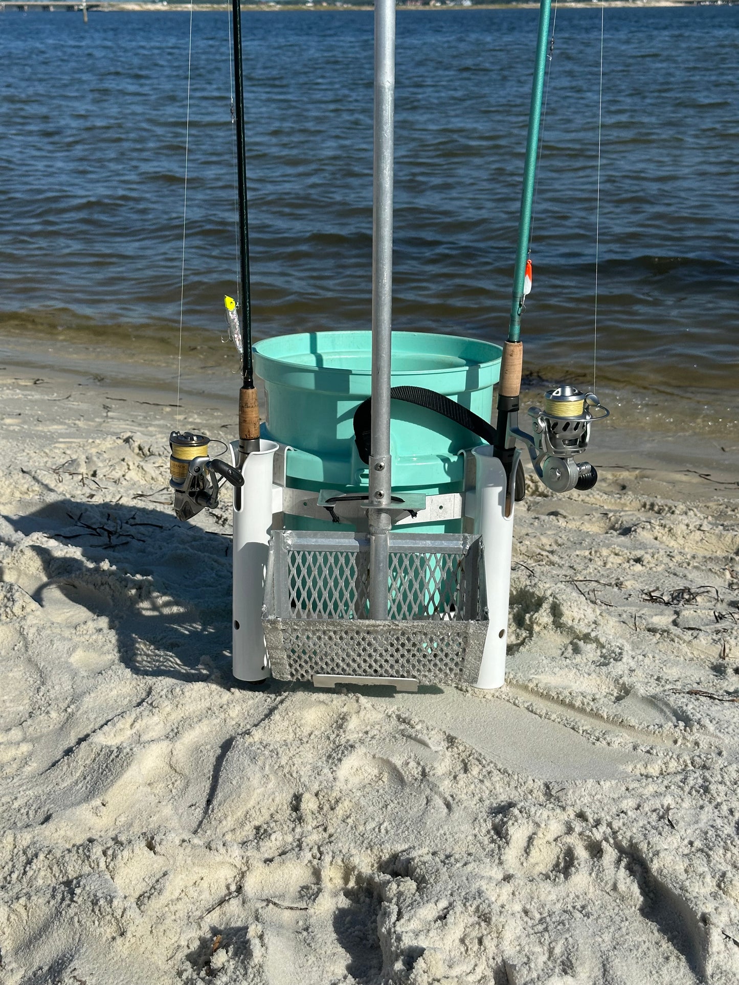 Sand Flea Rake Holder Accessory for YETI LoadOut Bucket Rod Holder