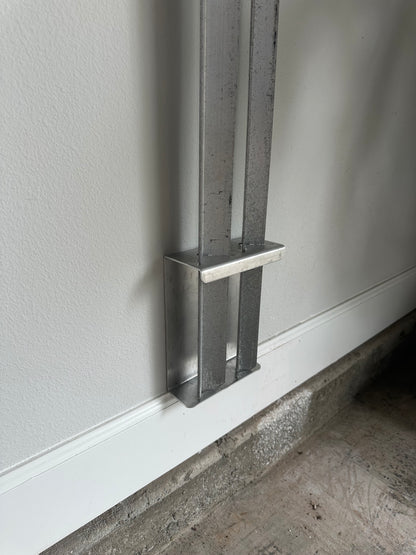 Double Sand Spike Wall Mount