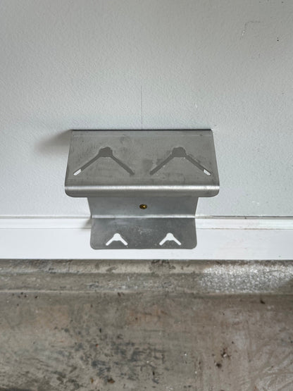 Double Sand Spike Wall Mount